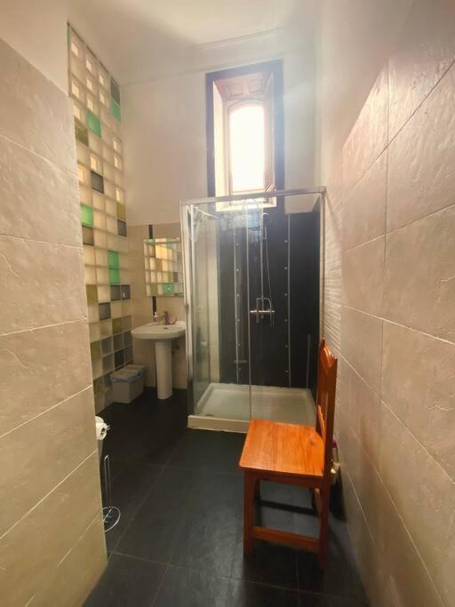 Inn Small Double In Shared Colonial *